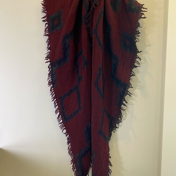 Aritzia Wilfred Triangle Scarf - Picture 5 of 5